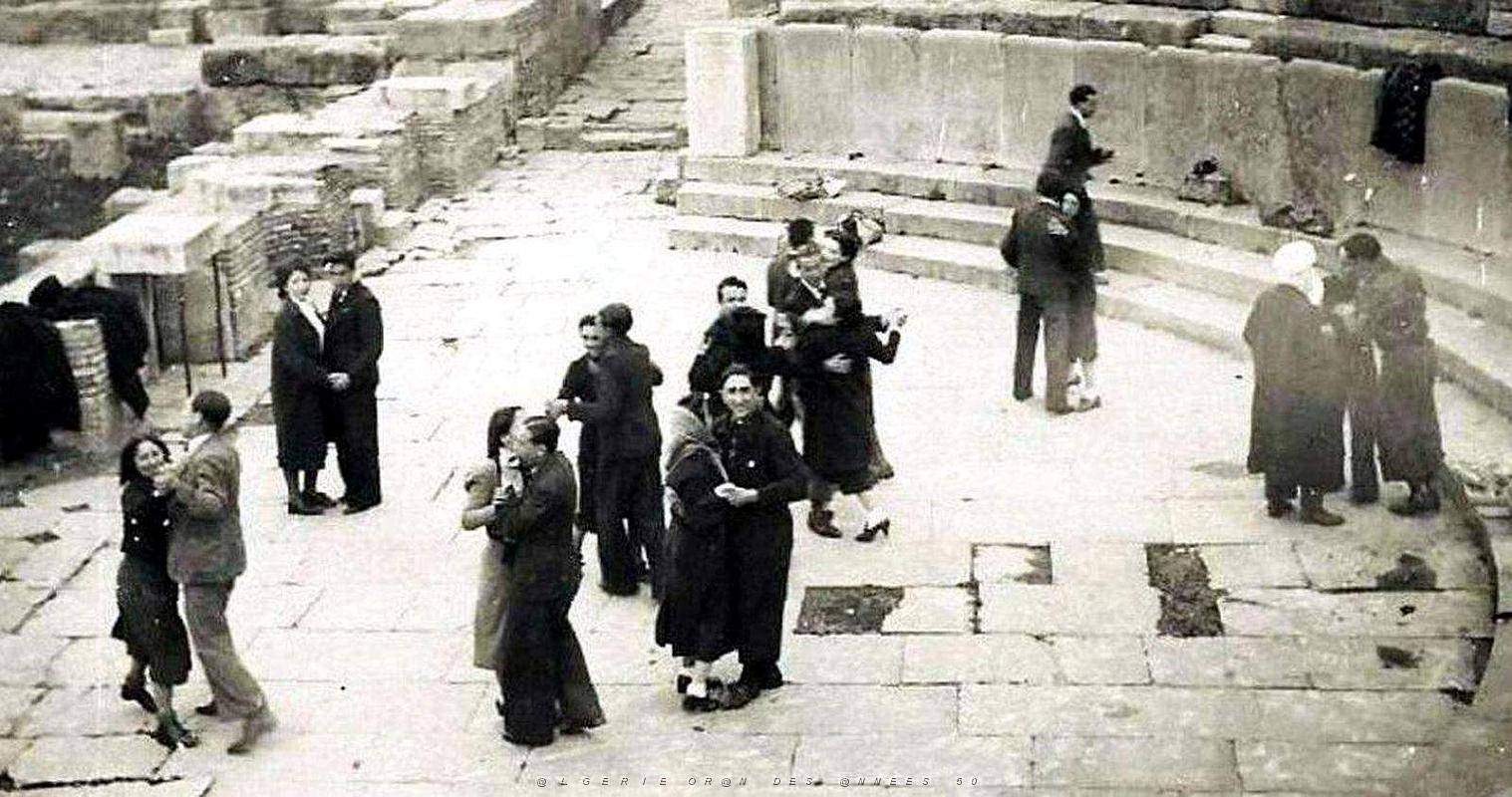 1939- Timgad - Theatre Romain - Sortie2 Ajiste.jpg